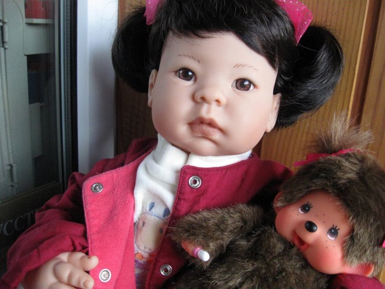 Азиаточка Миддлетончик и её любимые игрушки