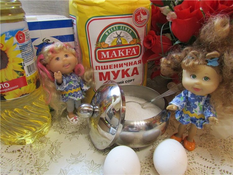 Вкусные у бабушки блинчики-оладушки. С маслом и с вареньем, со сметаной съем я