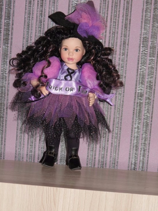 Неожиданно для меня, прилетела ко мне чудная фарфоровая ведьмочка