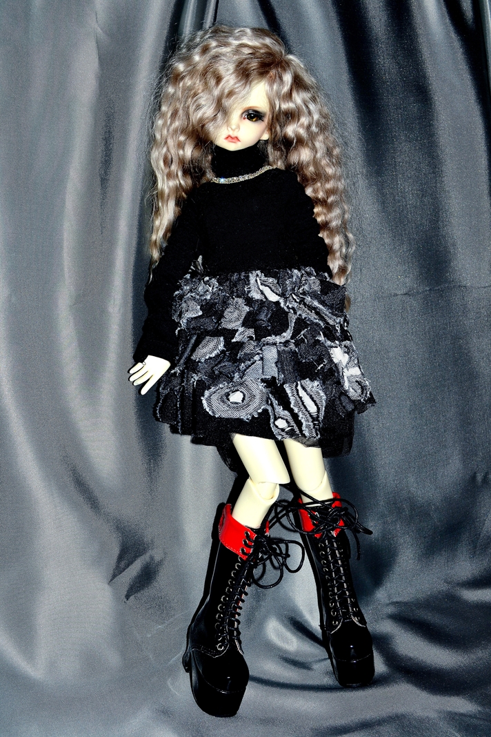 Моя серьёзная и непохожая на других BJD-девочка Aaron от Dollzone