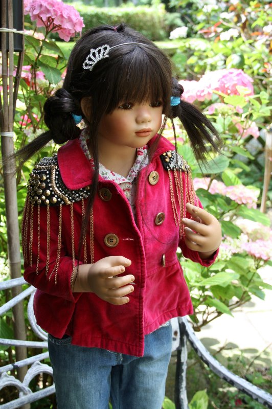 Солнечный денек в саду. Часть третья - Лилит и Анна Лу