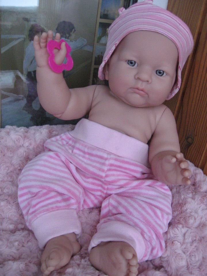 Маленькая Евочка любит наряжаться (фото 2)