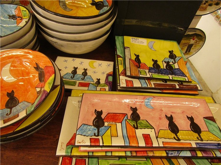 Капустка в посудной лавке с видом на Барселону