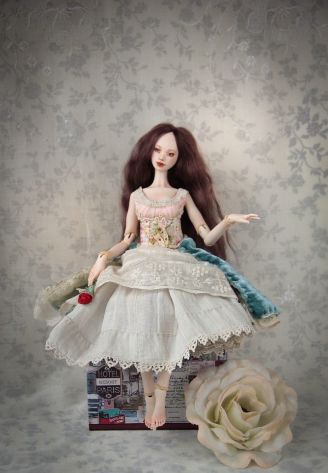 Бэлль. Фарфорова шарнирная красавица