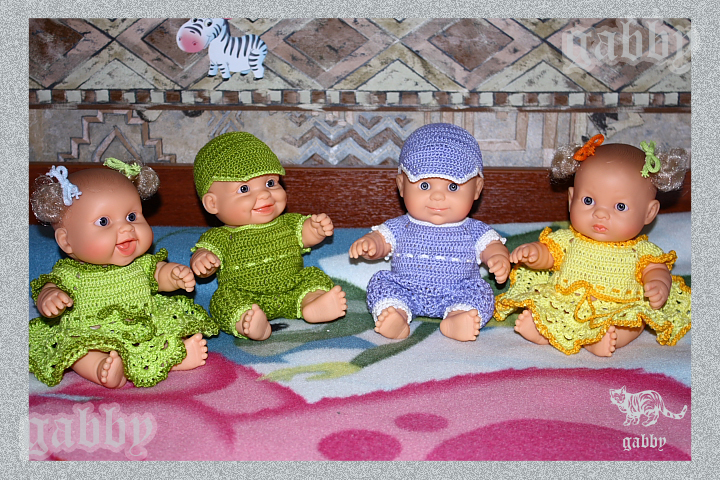 Пора готовится к лету. Разноцветные наряды малышам