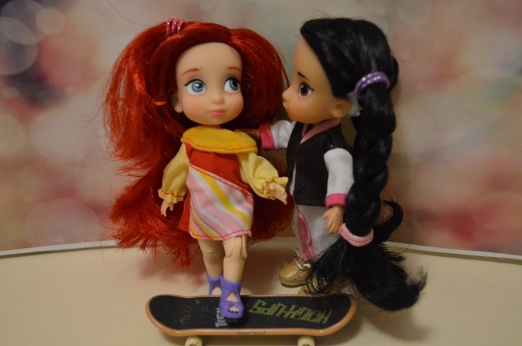 Мини дисней аниматорс Жасмин - покатушки на скейте