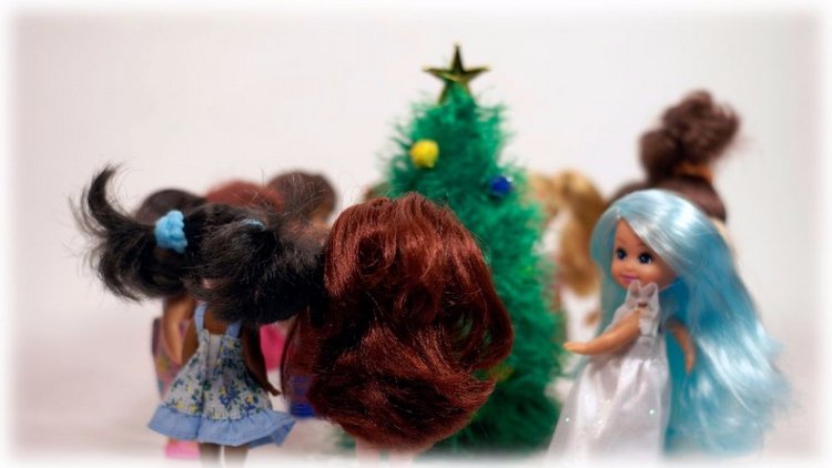 А у любопытной Дуськи на ёлке чуть зайца не увели (фото 8)