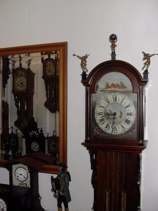 Старинные часы еще идут. Коллекция старинных часов