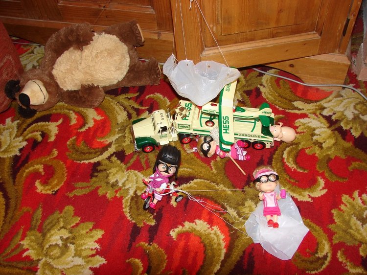 Потому, потому, что мы пилоты, небо наш, небо наш родимый дом