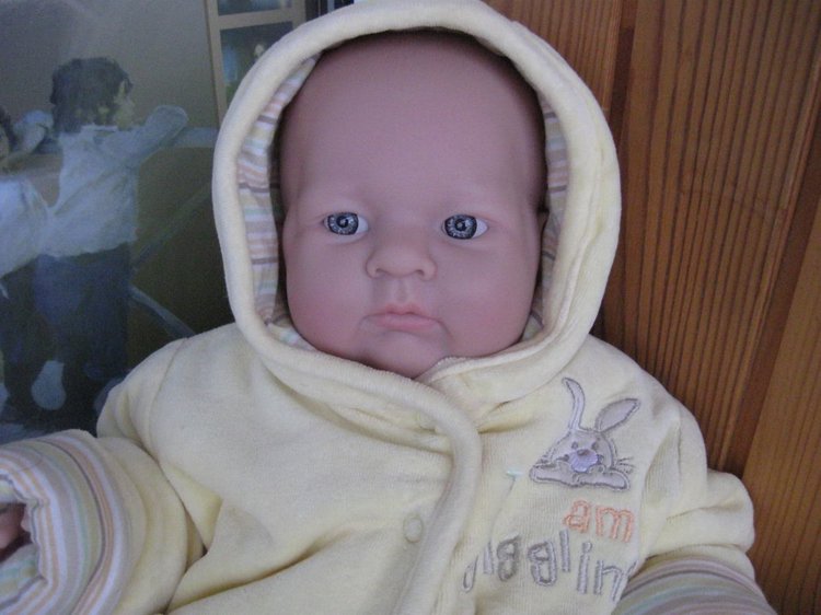 Сборы на прогулку маленькой Евочки