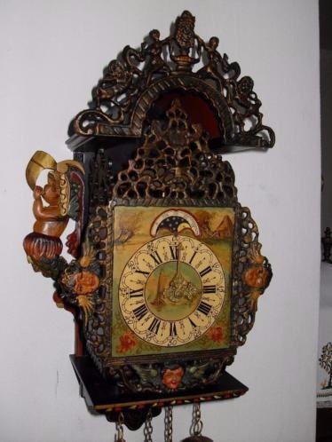 Старинные часы еще идут. Коллекция старинных часов