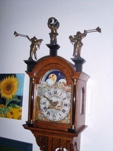 Старинные часы еще идут. Коллекция старинных часов