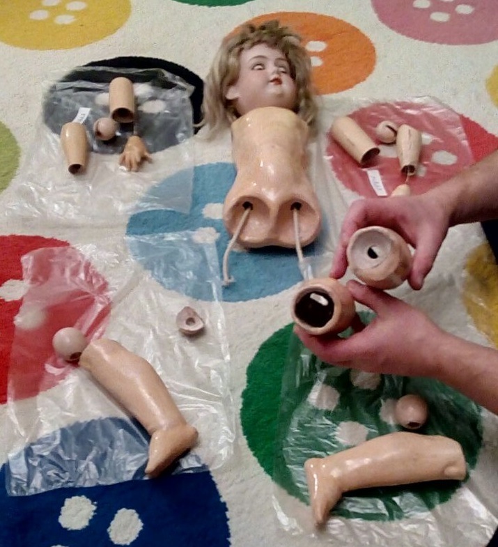 Перетяжка и небольшой ремонт антикварной A.Marseille (фото 2)