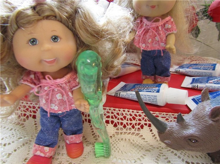 Каждый в мире знает четко - зубы надо чистить щеткой (фото 6)