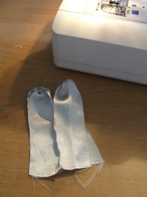 Платье для куклы из атласной ленты. Простое изготовление. Мастер-класс (фото 6)