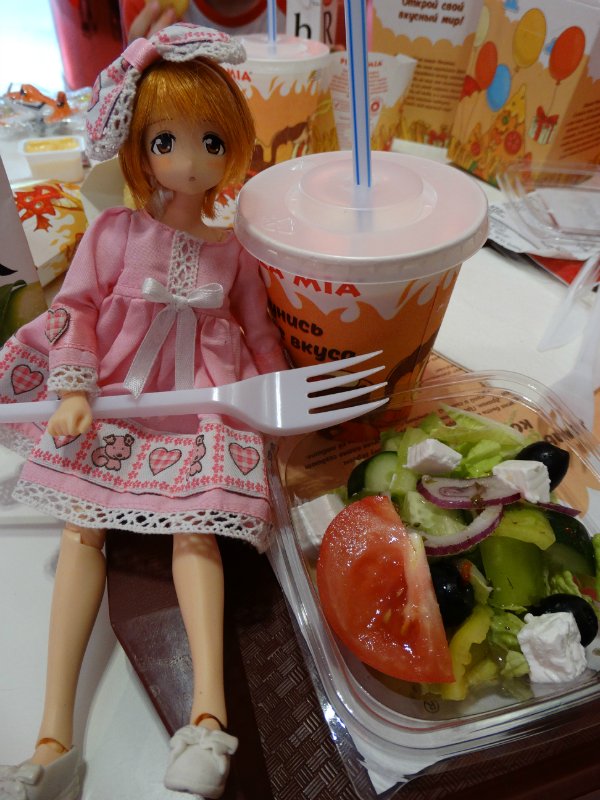 Дюймовочка в сказочном саду