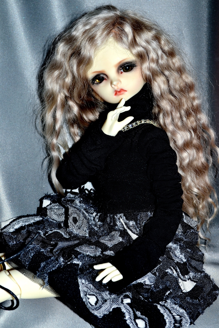 Моя серьёзная и непохожая на других BJD-девочка Aaron от Dollzone