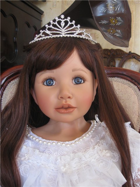 Комиссионка + ненужная занавеска + 5 метров кружева. Нарядное платье для куклы (фото 9)