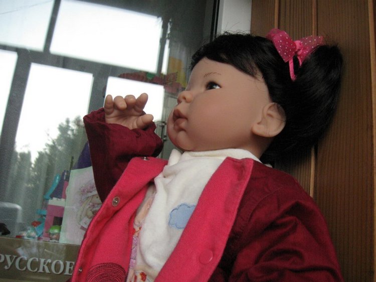 Азиаточка Миддлетончик и её любимые игрушки