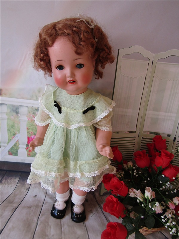 Две куклы Sonnenberg - две сестры. Этюд в салатовых тонах