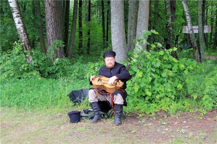 Троицкие гуляния у деревни Василёво, часть первая. Архитектурно-этнографический музей под открытым небом "Василёво"
