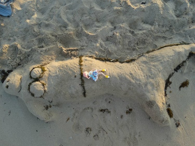 Девочки мамачап на Средиземном море