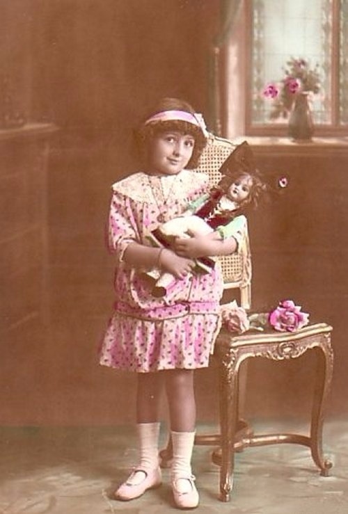 Старый фотоальбом. Девочки и куклы - продолжение