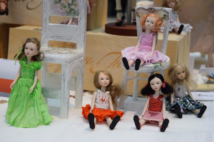 VII Московская международная выставка "Искусство Куклы". Портреты кукольной души или незримый диалог