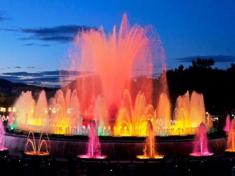 Шоу поющих фонтанов в Барселоне - окунемся с головой