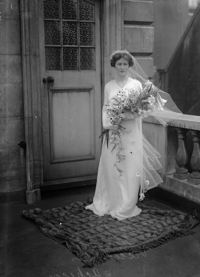 Как менялась мода на свадебные платья (фото 4)