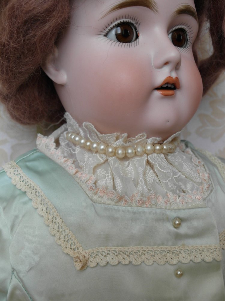 Ремонт "с фантазией" антикварной куклы