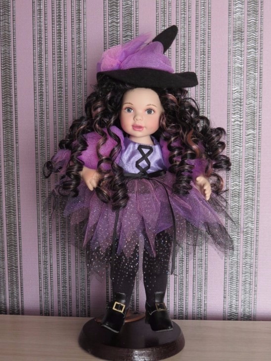 Неожиданно для меня, прилетела ко мне чудная фарфоровая ведьмочка