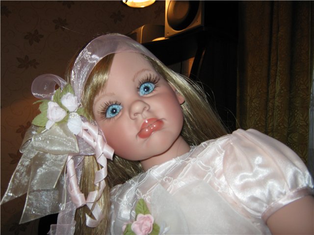 Кукла «Give Peace A Chance» (Дайте миру шанс) от FayZah Spanоs