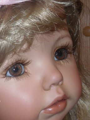 Дженифер. Коллекционная фарфоровая кукла (фото 4)