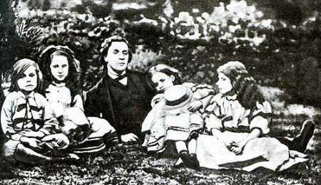 Кто Вы, мистер Кэррол или Каждый пишет, как он дышит. Фотоработы сказочника и математика | Бэйбики Кто Вы, мистер Кэррол или Каждый пишет, как он дышит. Фотоработы сказочника и математика