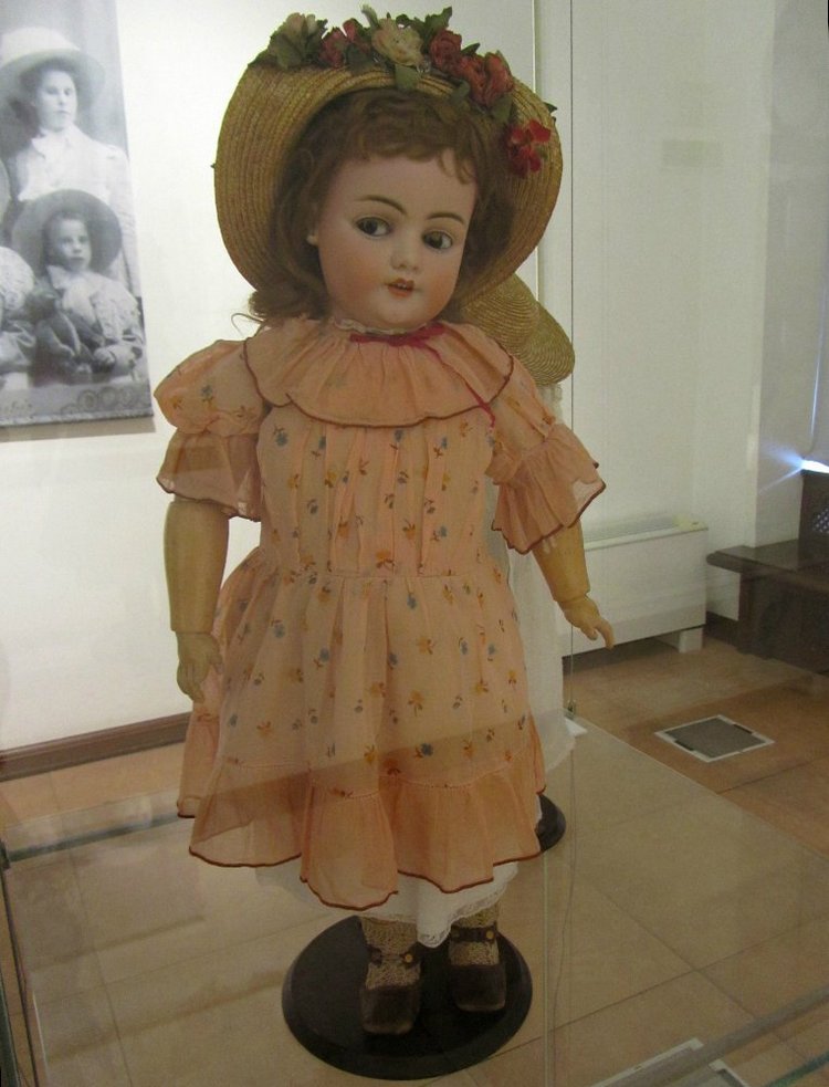 «Мода по-взрослому. Истории из кукольного гардероба» - выставка в Музее-заповеднике «Царицыно» - продолжение - 5-ый зал.