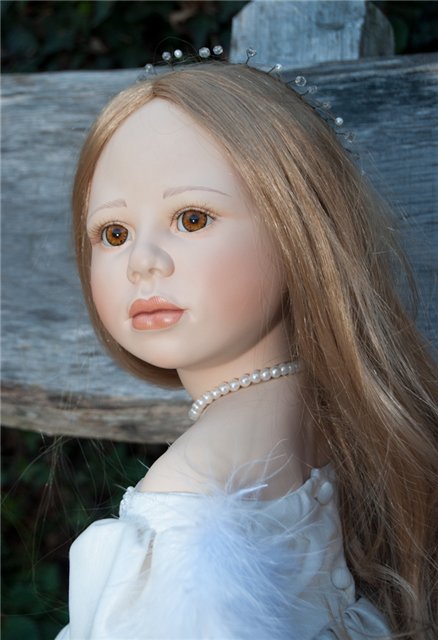 Он(а) спустился к нам с небес