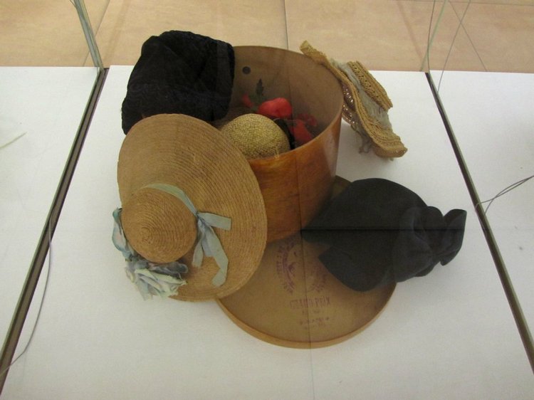 «Мода по-взрослому. Истории из кукольного гардероба» - выставка в Музее-заповеднике «Царицыно» - продолжение - детали. Часть