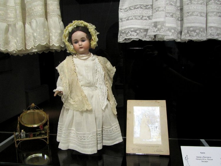 «Мода по-взрослому. Истории из кукольного гардероба» - выставка в Музее-заповеднике «Царицыно» - продолжение - 3-ий зал.