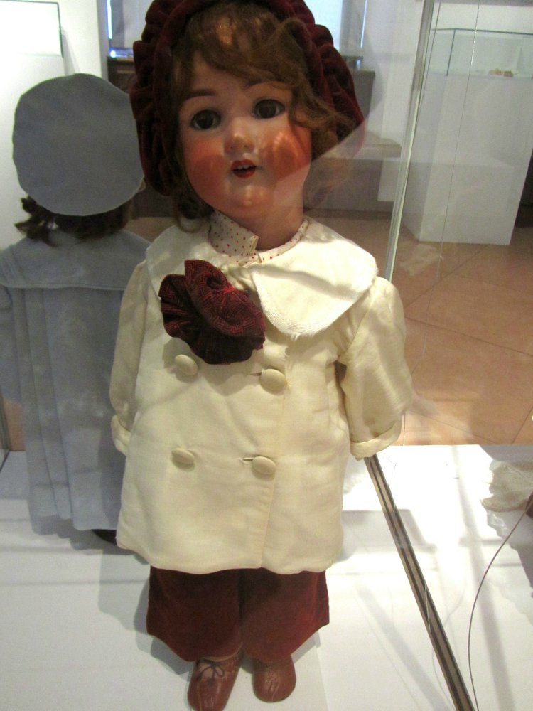 «Мода по-взрослому. Истории из кукольного гардероба» - выставка в Музее-заповеднике «Царицыно» - продолжение - 4-ый зал.