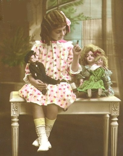 Старый фотоальбом. Девочки и куклы - продолжение