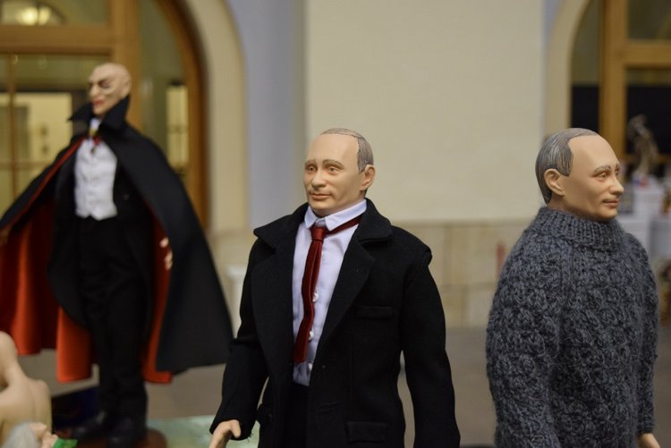 VII Московская международная выставка "Искусство Куклы". Портреты кукольной души или незримый диалог