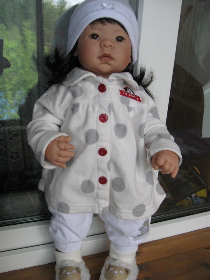 Азиаточка Миддлетончик и её любимые игрушки