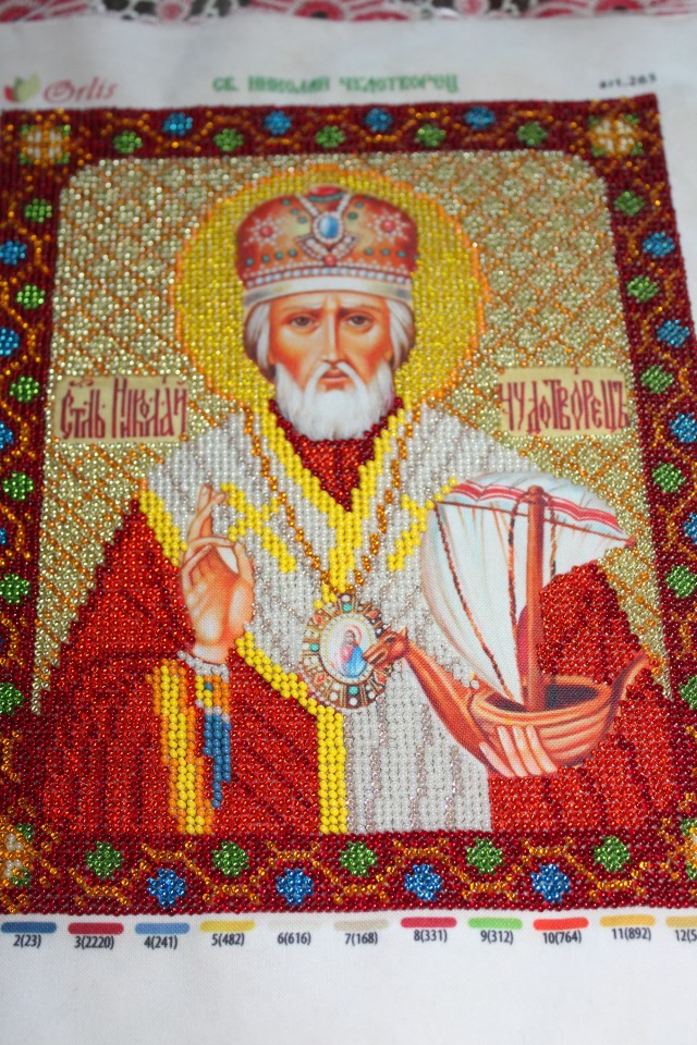 Чем приклеить стразы на ткань