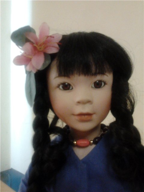 Море позитива, кукла из фарфора Kali от Joan Ibarolle для Ashton-Drake Galleries (фото 6)