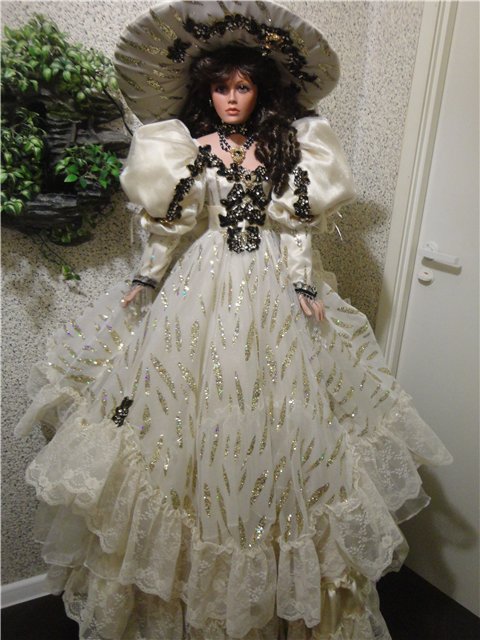 Я назвала ее Золотая Звезда. Фарфоровая кукла от Русти