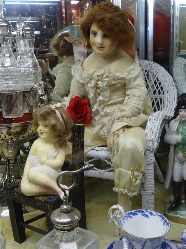 Я в своей жизни никогда не видела столько антикварных кукол. Фото
