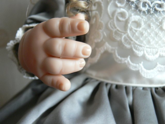 Необыкновенно красивая девушка Harvest Ball, Lee Middleton