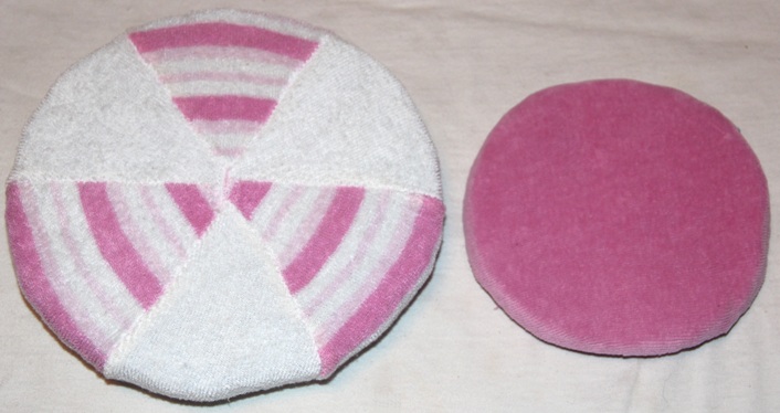 В подарок всем мастерицам сайта – идейка! Удобная, практичная, безопасная игольница – мастерим быстро. МК