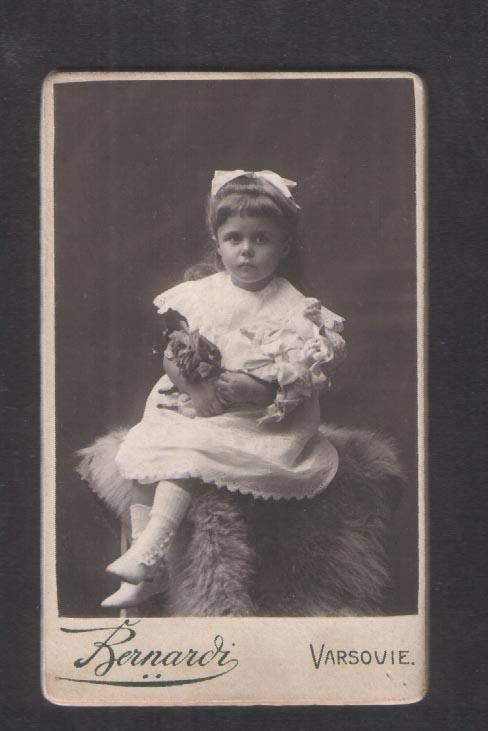 Cтаринные фотографии девочек с куклами